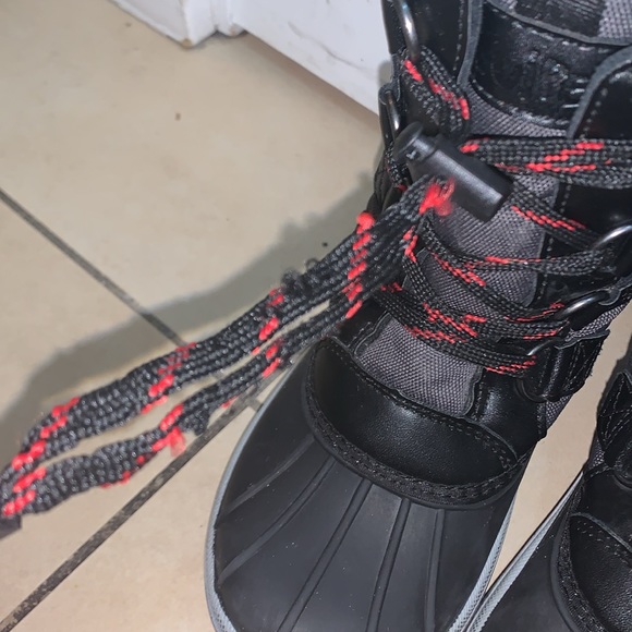 Boys winter boots! EUC! - Picture 3 of 8